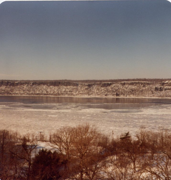 1982January-HudsonRiverAtRiverdaleNYC-3.JPG