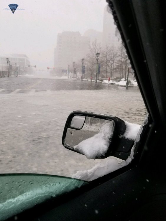 Seaport_flooding.thumb.jpg.391c7efe427f2c7d7c3b3bf407e05354.jpg