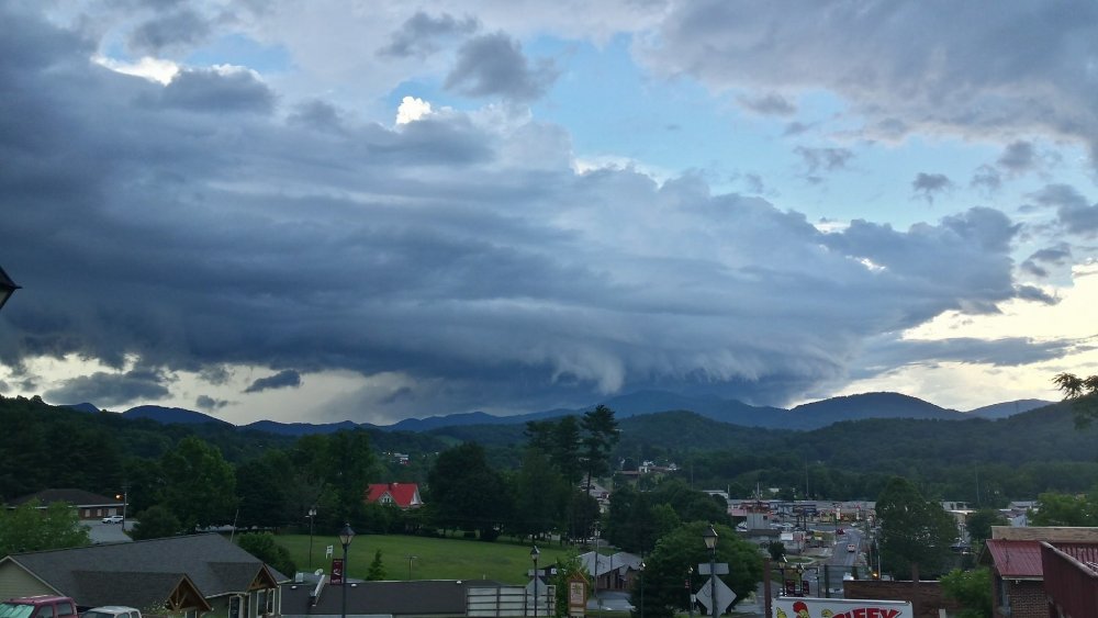 wx 2018 0626 shelfcloud.jpg