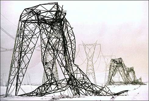 icestorm2-pylons.jpg.39e080ab4a1d391d73d89a885b835271.jpg