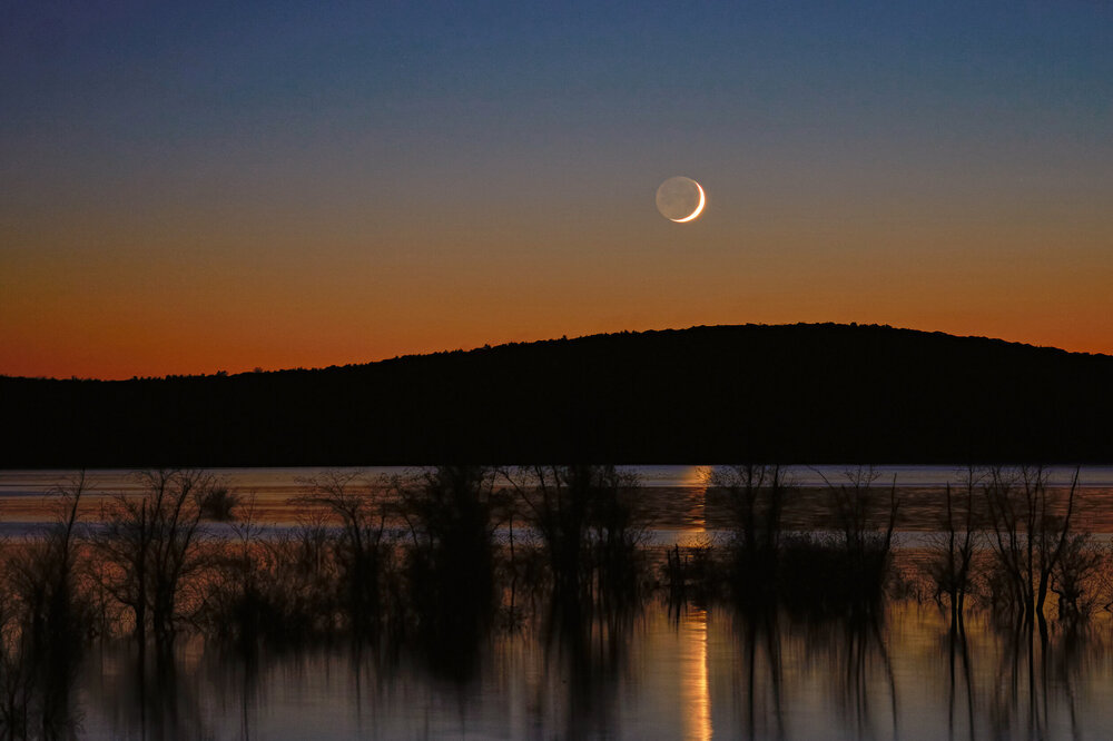 Earthshine Over Ashokan (Catskills) 11-6-21.jpg