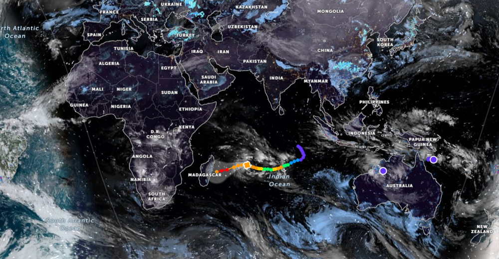 Zoom Earth _ LIVE weather, storm tracker, wildfire maps.png