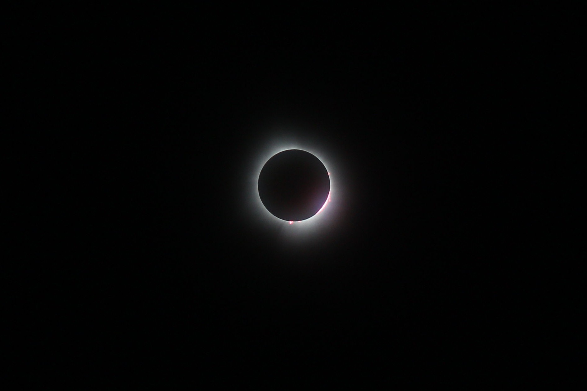 eclipse.jpg.9d280bee0998f6e2c1047435037b40ae.jpg