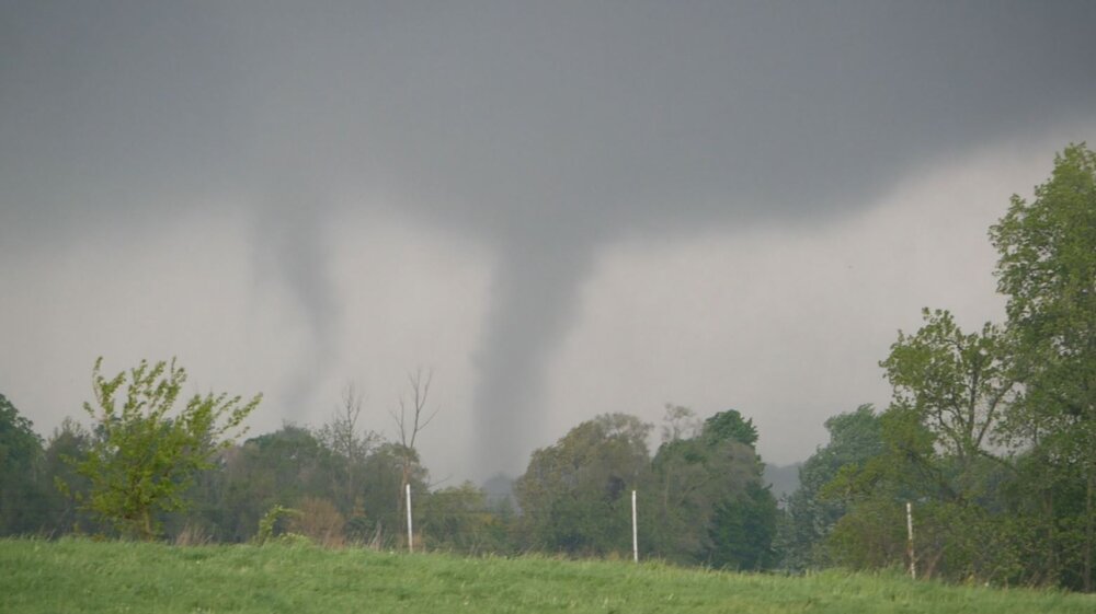 tornado5.thumb.JPG.c129c0151cebeb41af22157f5e5f861b.JPG