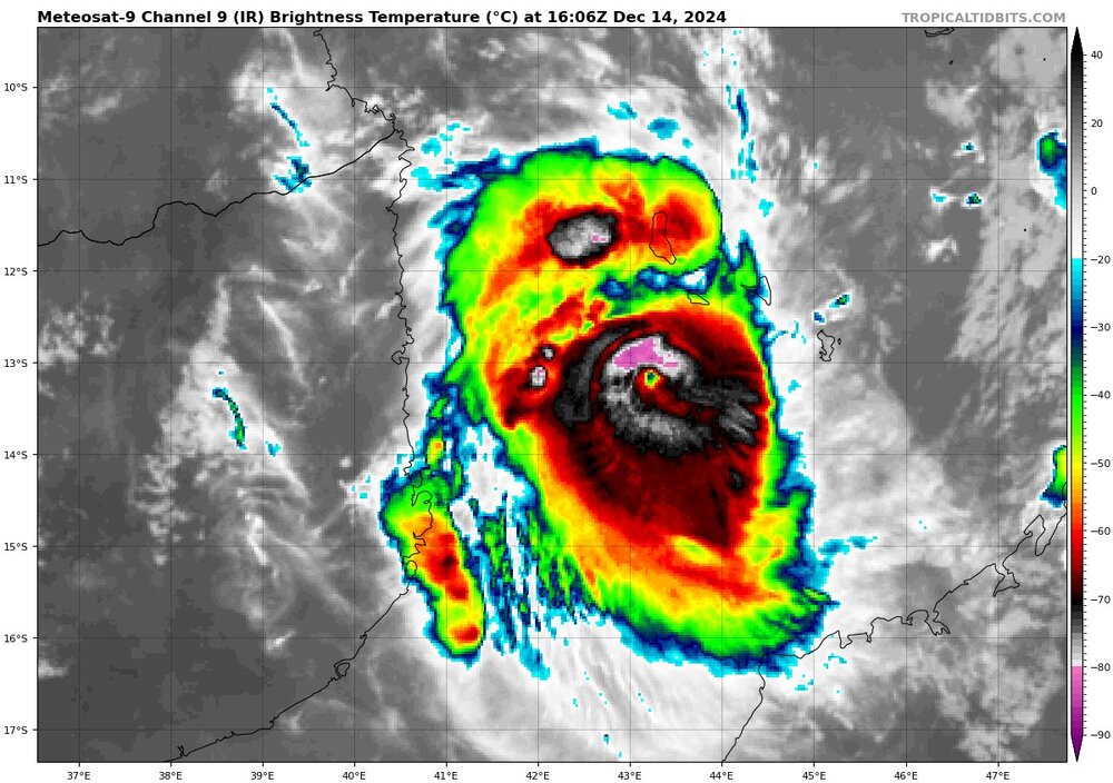 cyclone chido near mozambique.jpg